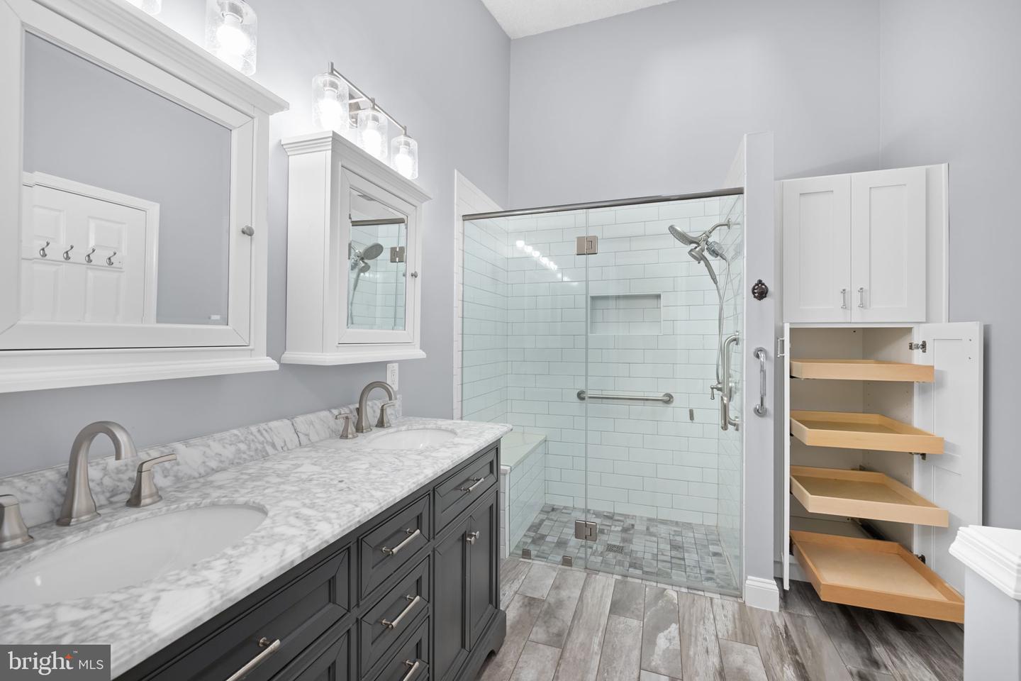 43861 LABURNUM SQ, ASHBURN, Virginia 20147, 3 Bedrooms Bedrooms, ,3 BathroomsBathrooms,Residential,For sale,43861 LABURNUM SQ,VALO2112612 MLS # VALO2112612