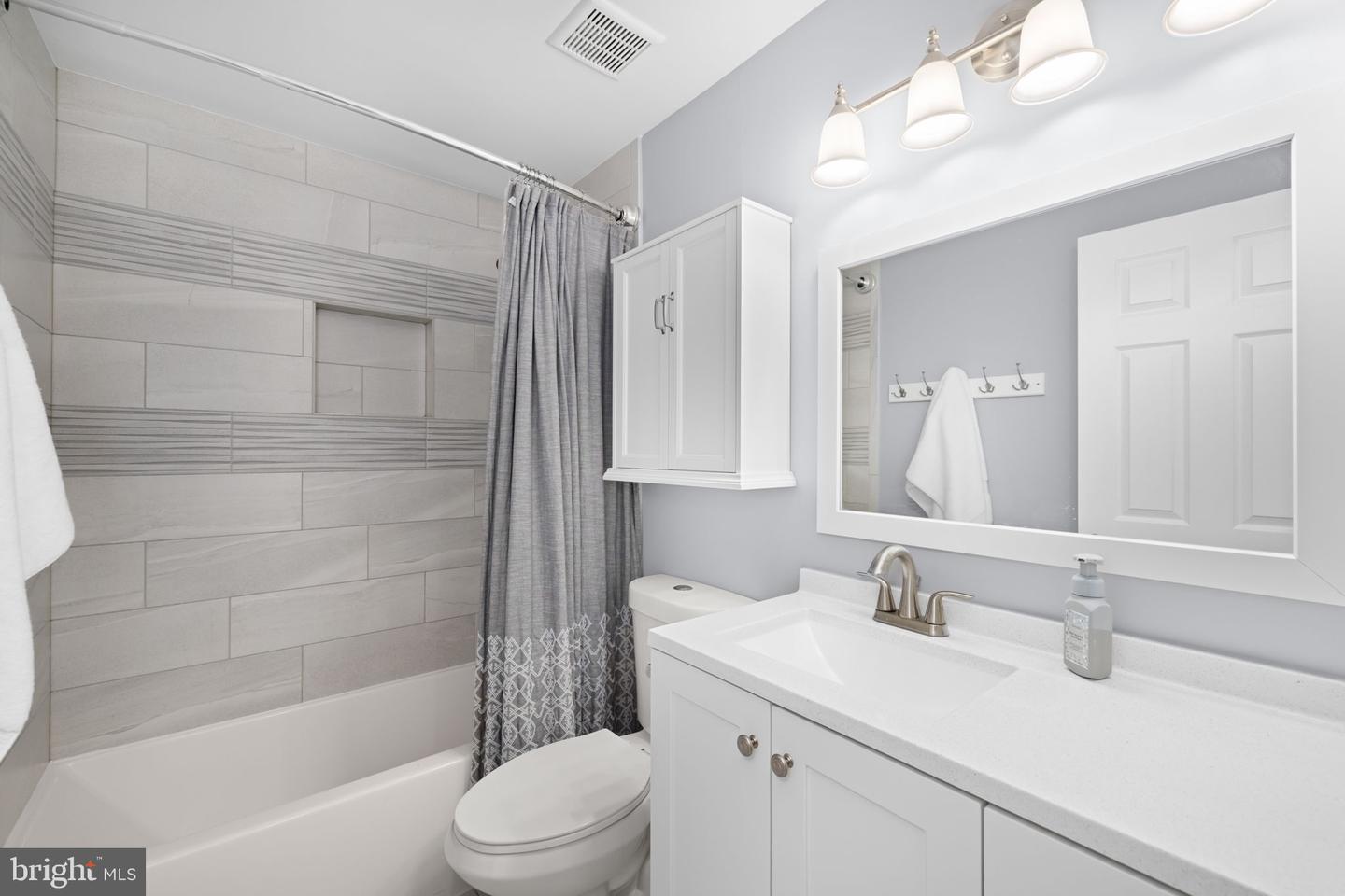 43861 LABURNUM SQ, ASHBURN, Virginia 20147, 3 Bedrooms Bedrooms, ,3 BathroomsBathrooms,Residential,For sale,43861 LABURNUM SQ,VALO2112612 MLS # VALO2112612