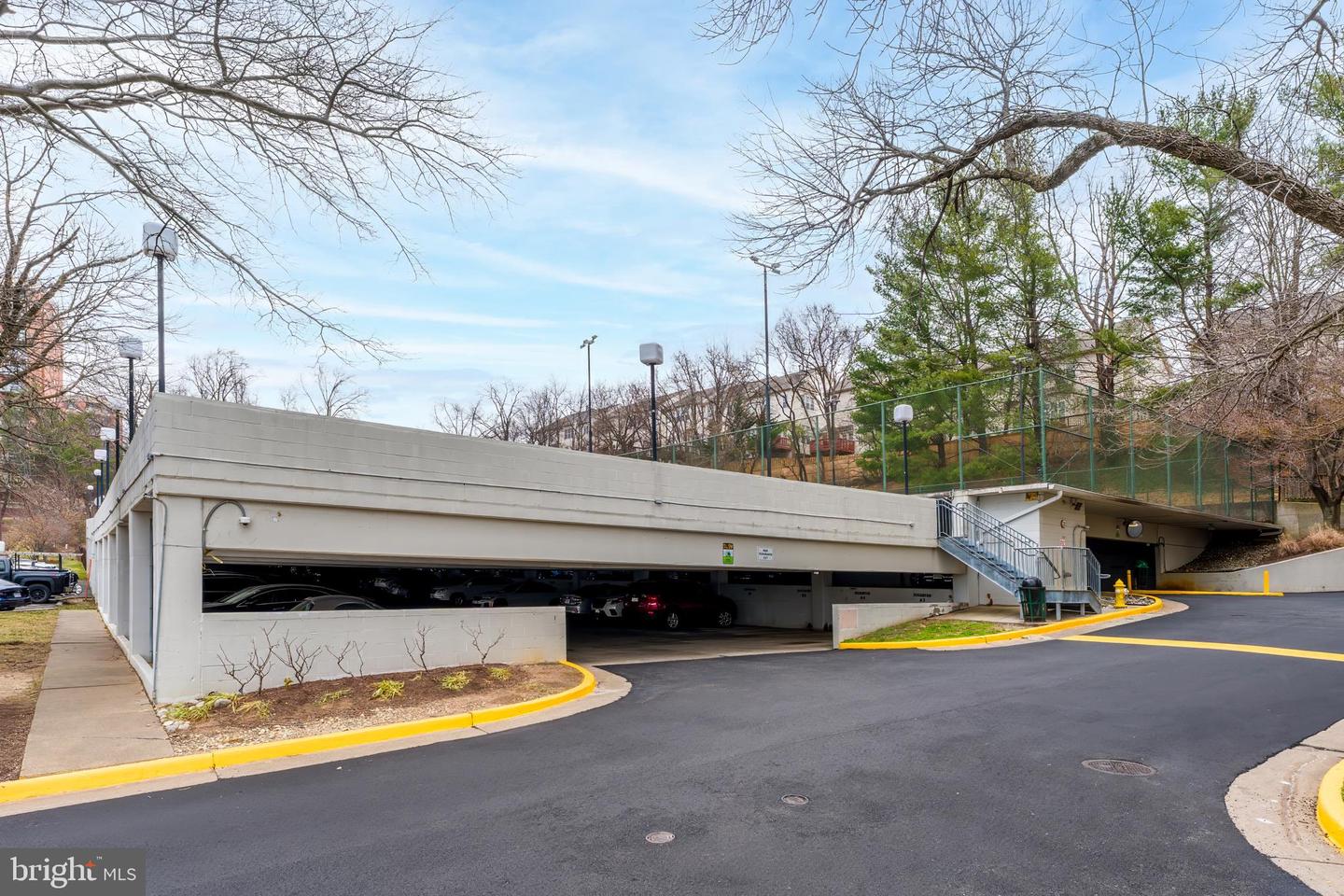 5911 EDSALL RD #708, ALEXANDRIA, Virginia 22304, 1 Bedroom Bedrooms, ,1 BathroomBathrooms,Residential,For sale,5911 EDSALL RD #708,VAAX2052636 MLS # VAAX2052636