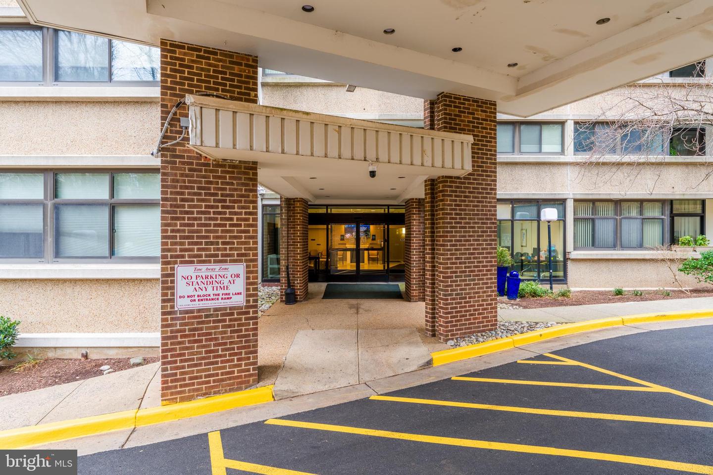 5911 EDSALL RD #708, ALEXANDRIA, Virginia 22304, 1 Bedroom Bedrooms, ,1 BathroomBathrooms,Residential,For sale,5911 EDSALL RD #708,VAAX2052636 MLS # VAAX2052636