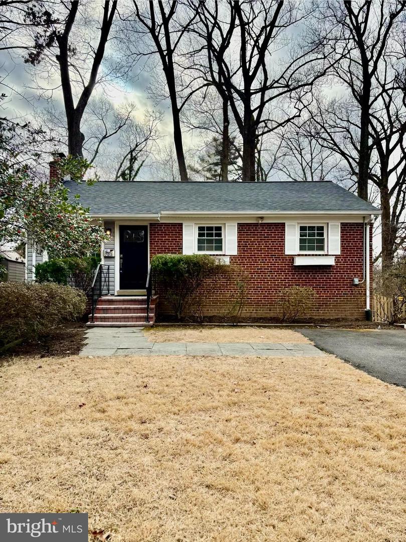 7013 KENFIG PL, FALLS CHURCH, Virginia 22042, 5 Bedrooms Bedrooms, 12 Rooms Rooms,2 BathroomsBathrooms,Residential,For sale,7013 KENFIG PL,VAFX2283352 MLS # VAFX2283352