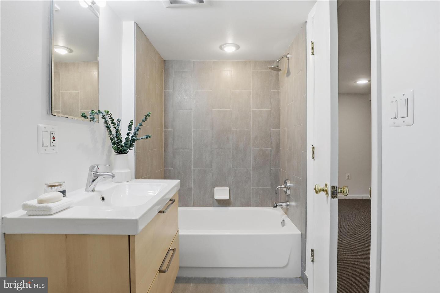 7013 KENFIG PL, FALLS CHURCH, Virginia 22042, 5 Bedrooms Bedrooms, 12 Rooms Rooms,2 BathroomsBathrooms,Residential,For sale,7013 KENFIG PL,VAFX2283352 MLS # VAFX2283352