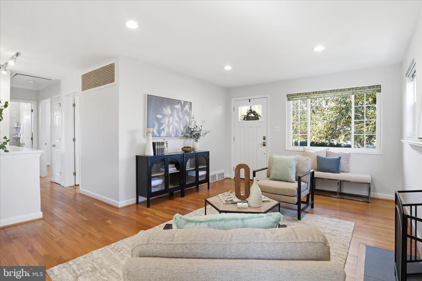 7013 KENFIG PL, FALLS CHURCH, Virginia 22042, 5 Bedrooms Bedrooms, 12 Rooms Rooms,2 BathroomsBathrooms,Residential,For sale,7013 KENFIG PL,VAFX2283352 MLS # VAFX2283352