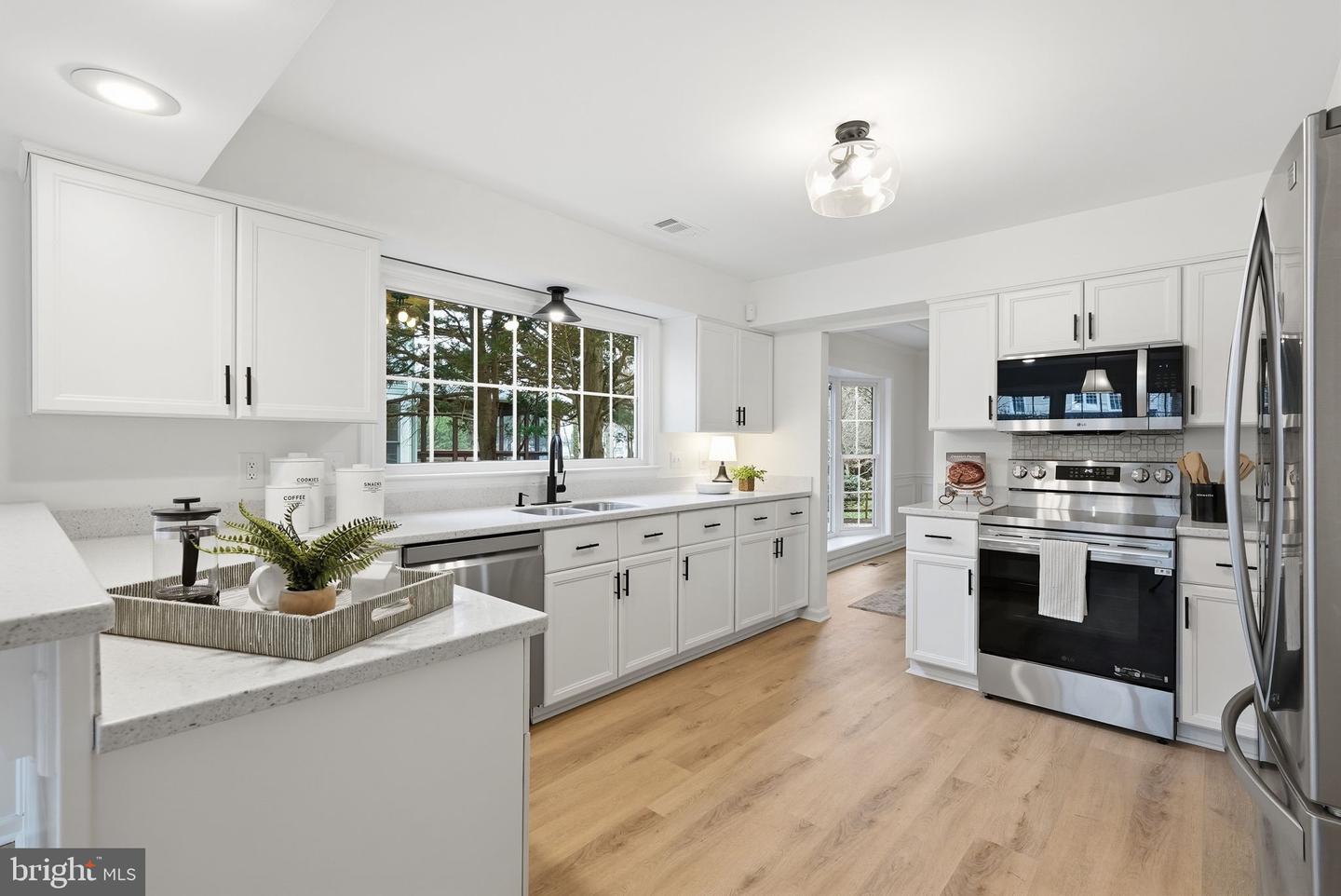 6112 SANDSTONE CT, CLIFTON, Virginia 20124, 4 Bedrooms Bedrooms, ,2 BathroomsBathrooms,Residential,For sale,6112 SANDSTONE CT,VAFX2283490 MLS # VAFX2283490