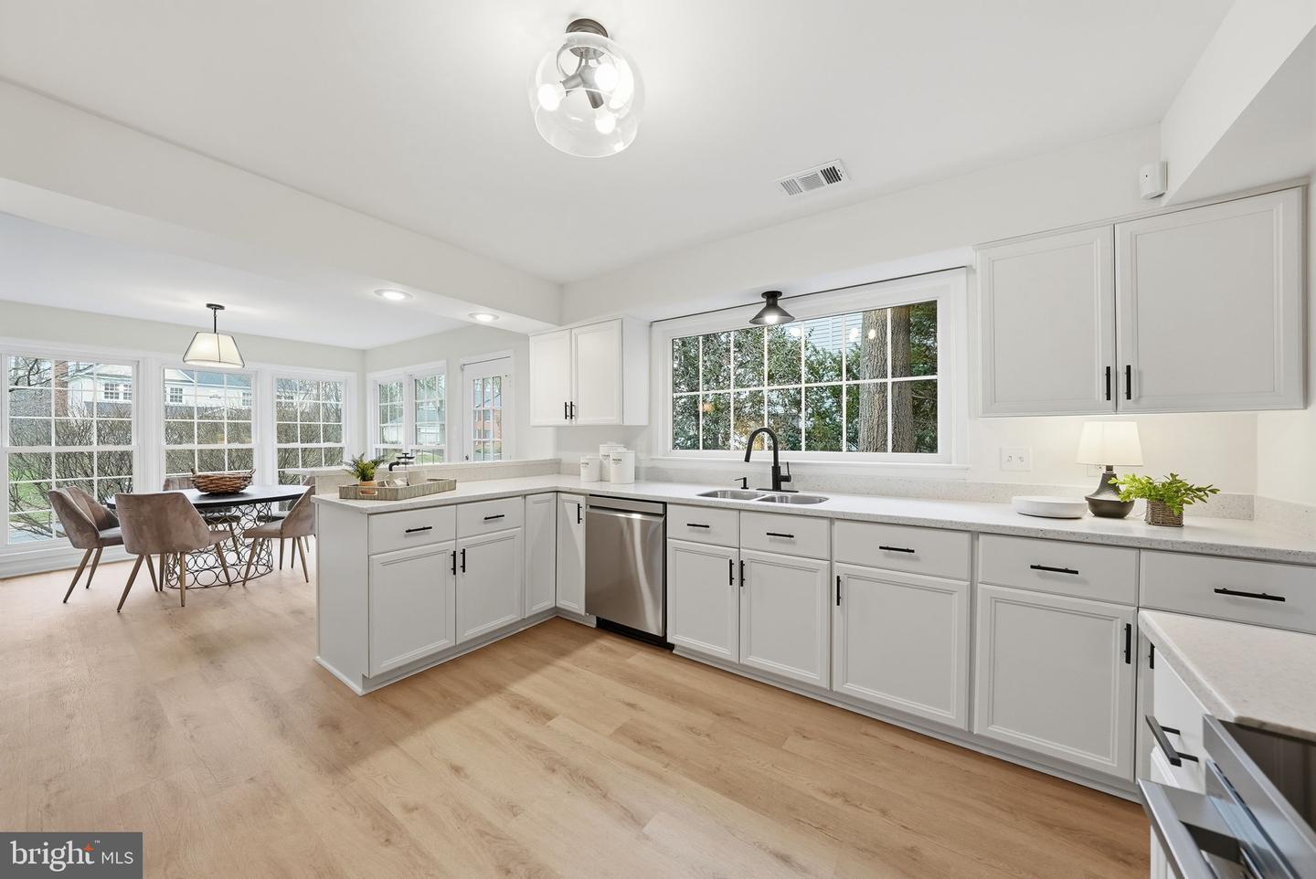 6112 SANDSTONE CT, CLIFTON, Virginia 20124, 4 Bedrooms Bedrooms, ,2 BathroomsBathrooms,Residential,For sale,6112 SANDSTONE CT,VAFX2283490 MLS # VAFX2283490