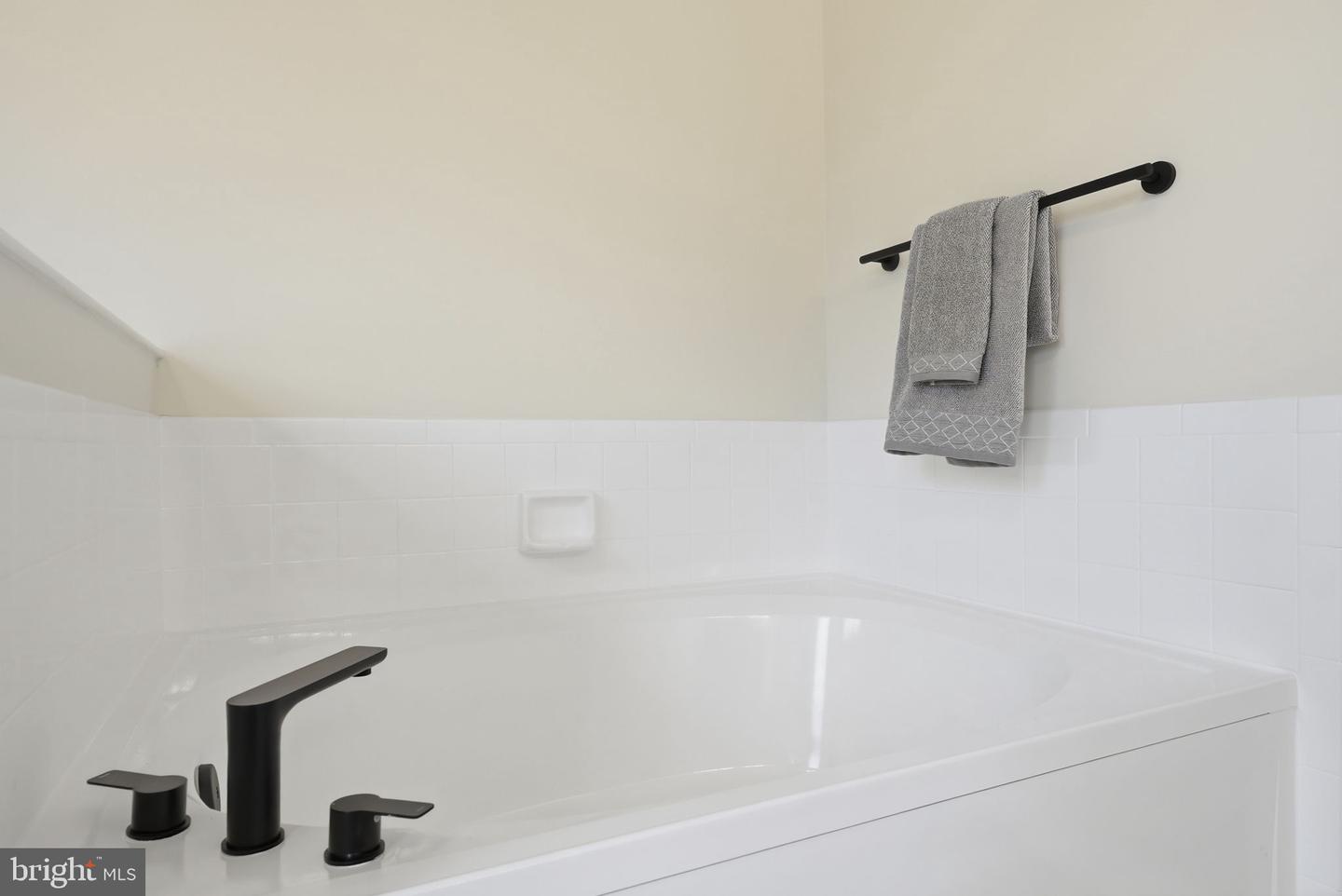 6112 SANDSTONE CT, CLIFTON, Virginia 20124, 4 Bedrooms Bedrooms, ,2 BathroomsBathrooms,Residential,For sale,6112 SANDSTONE CT,VAFX2283490 MLS # VAFX2283490