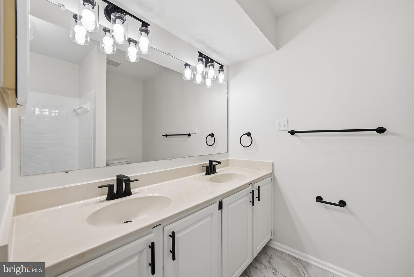 6112 SANDSTONE CT, CLIFTON, Virginia 20124, 4 Bedrooms Bedrooms, ,2 BathroomsBathrooms,Residential,For sale,6112 SANDSTONE CT,VAFX2283490 MLS # VAFX2283490