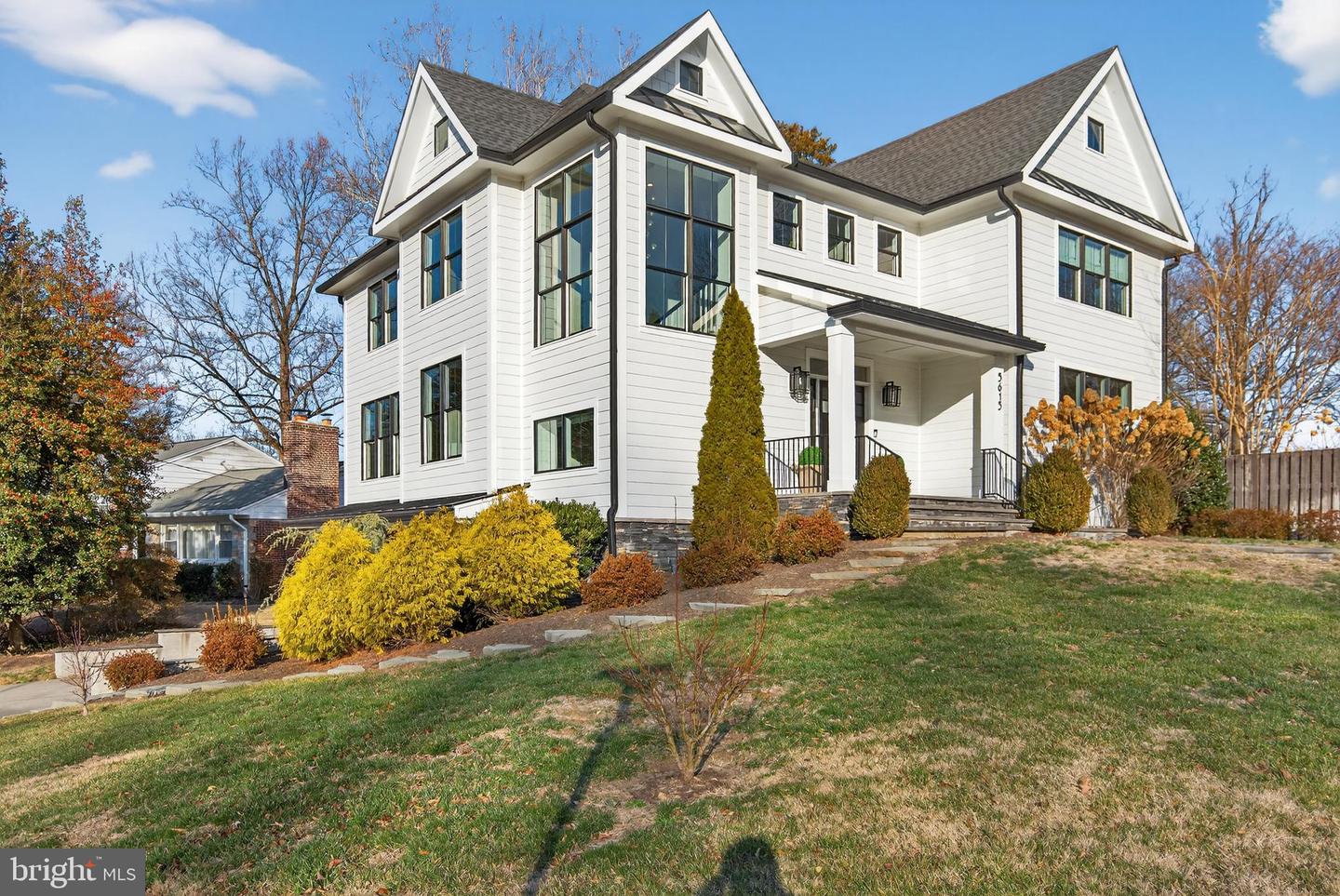 5615 35TH RD N, ARLINGTON, Virginia 22207, 6 Bedrooms Bedrooms, ,6 BathroomsBathrooms,Residential,For sale,5615 35TH RD N,VAAR2067206 MLS # VAAR2067206