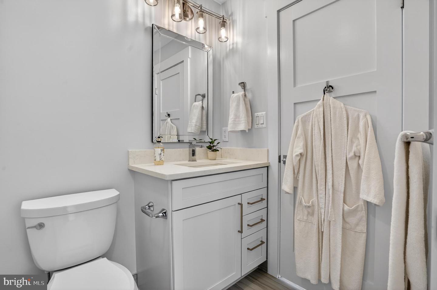 5615 35TH RD N, ARLINGTON, Virginia 22207, 6 Bedrooms Bedrooms, ,6 BathroomsBathrooms,Residential,For sale,5615 35TH RD N,VAAR2067206 MLS # VAAR2067206