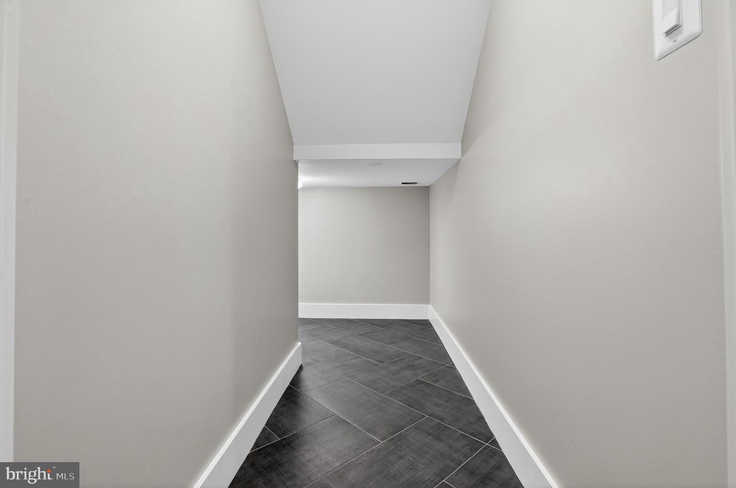 5615 35TH RD N, ARLINGTON, Virginia 22207, 6 Bedrooms Bedrooms, ,6 BathroomsBathrooms,Residential,For sale,5615 35TH RD N,VAAR2067206 MLS # VAAR2067206