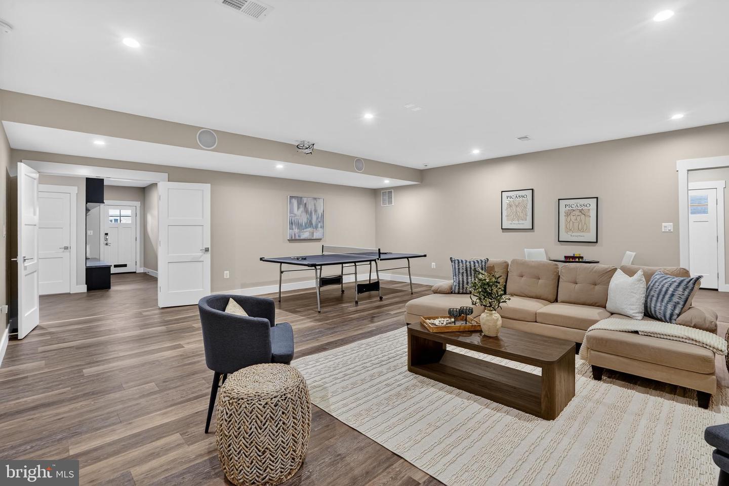 5615 35TH RD N, ARLINGTON, Virginia 22207, 6 Bedrooms Bedrooms, ,6 BathroomsBathrooms,Residential,For sale,5615 35TH RD N,VAAR2067206 MLS # VAAR2067206