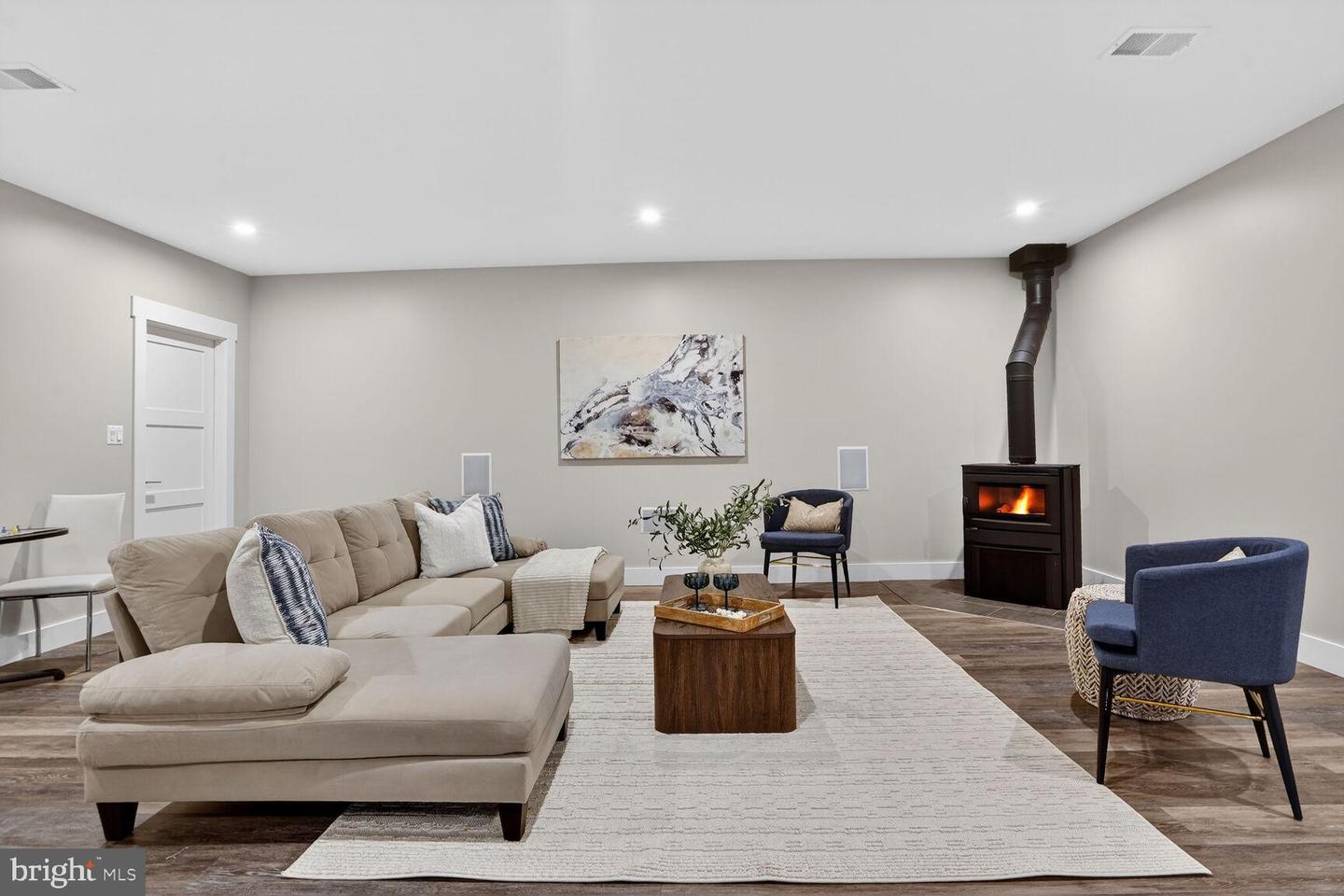 5615 35TH RD N, ARLINGTON, Virginia 22207, 6 Bedrooms Bedrooms, ,6 BathroomsBathrooms,Residential,For sale,5615 35TH RD N,VAAR2067206 MLS # VAAR2067206