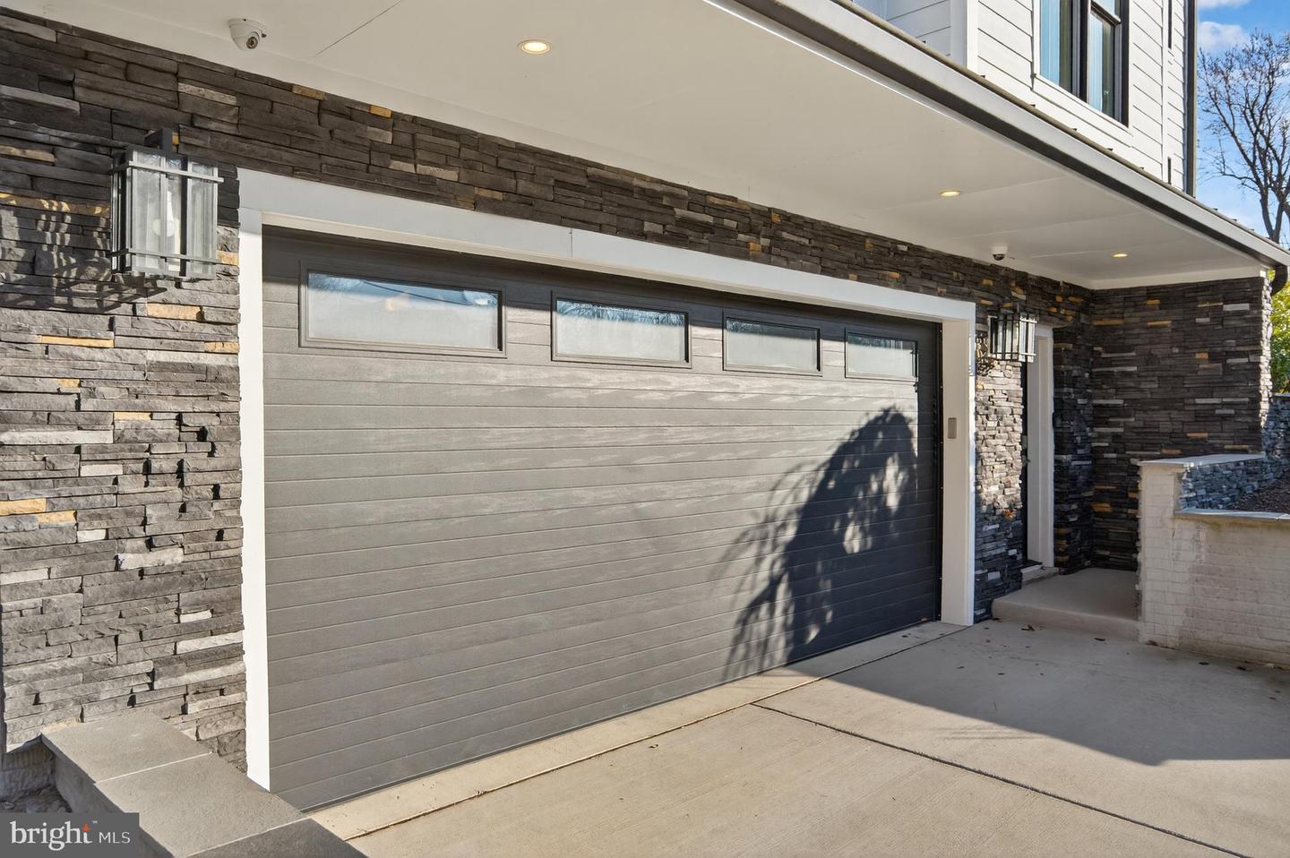 5615 35TH RD N, ARLINGTON, Virginia 22207, 6 Bedrooms Bedrooms, ,6 BathroomsBathrooms,Residential,For sale,5615 35TH RD N,VAAR2067206 MLS # VAAR2067206