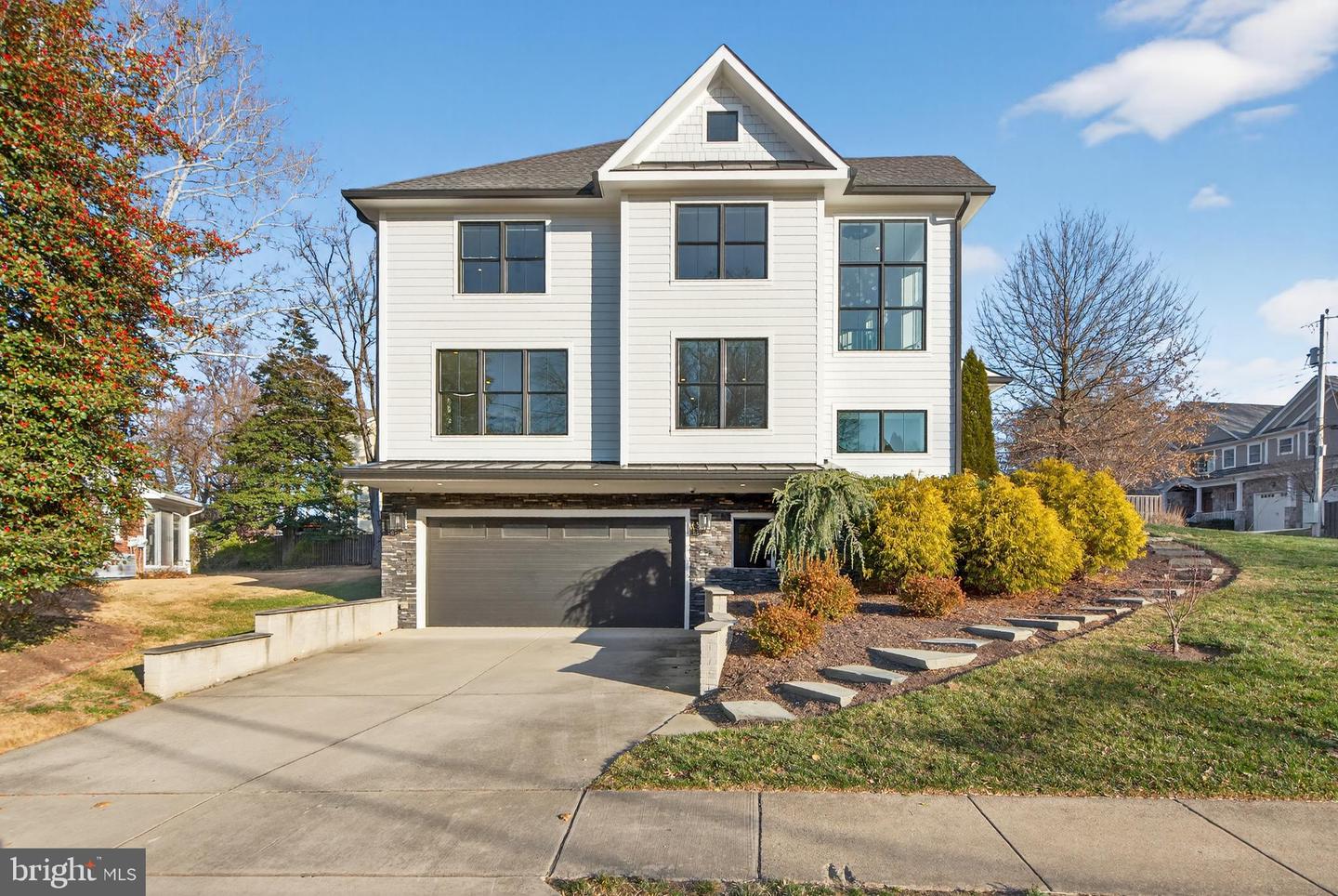 5615 35TH RD N, ARLINGTON, Virginia 22207, 6 Bedrooms Bedrooms, ,6 BathroomsBathrooms,Residential,For sale,5615 35TH RD N,VAAR2067206 MLS # VAAR2067206