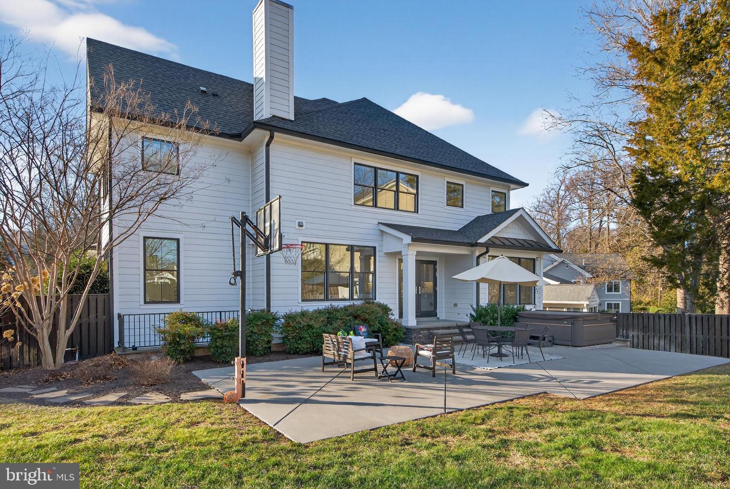 5615 35TH RD N, ARLINGTON, Virginia 22207, 6 Bedrooms Bedrooms, ,6 BathroomsBathrooms,Residential,For sale,5615 35TH RD N,VAAR2067206 MLS # VAAR2067206