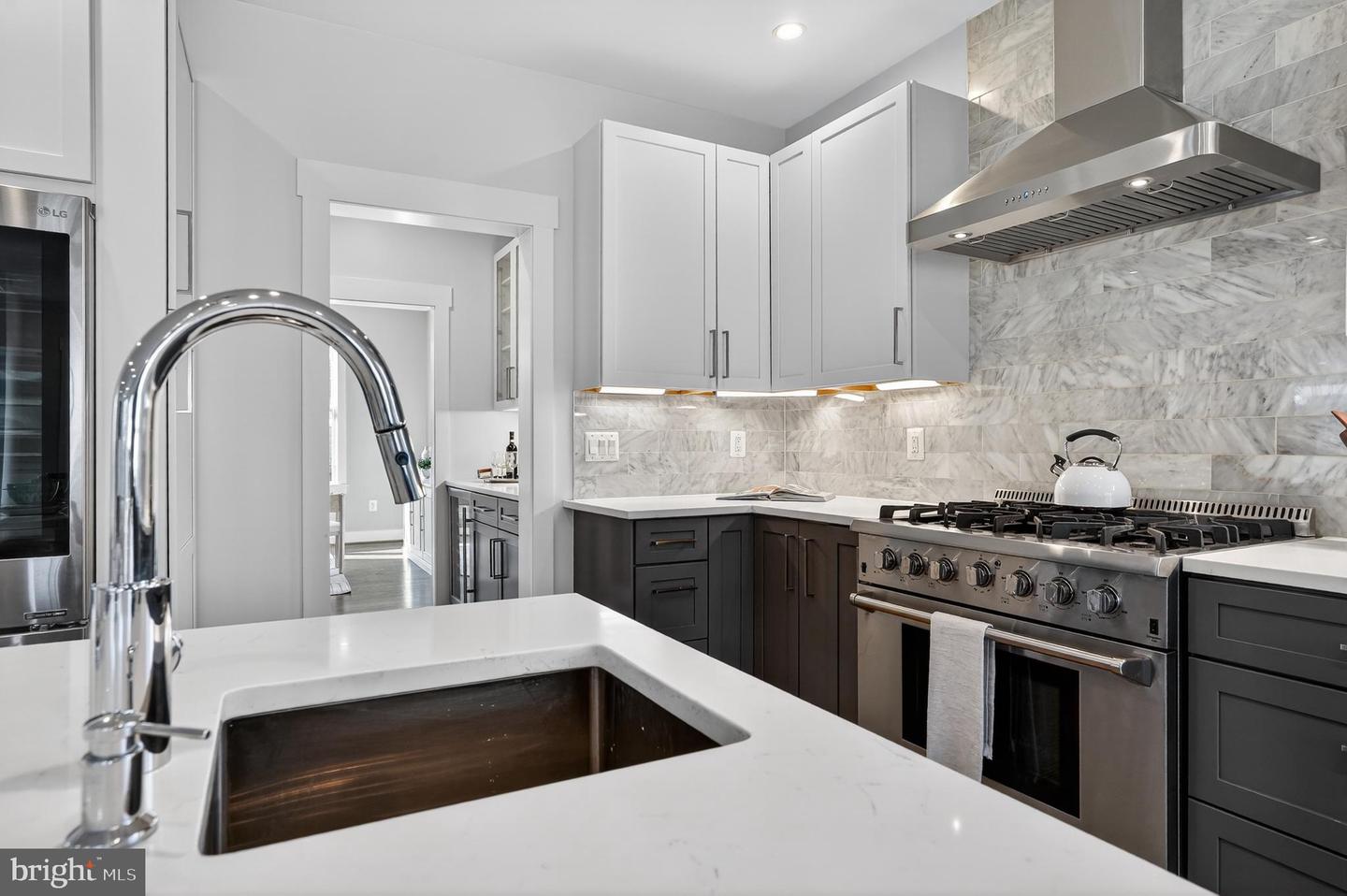 5615 35TH RD N, ARLINGTON, Virginia 22207, 6 Bedrooms Bedrooms, ,6 BathroomsBathrooms,Residential,For sale,5615 35TH RD N,VAAR2067206 MLS # VAAR2067206