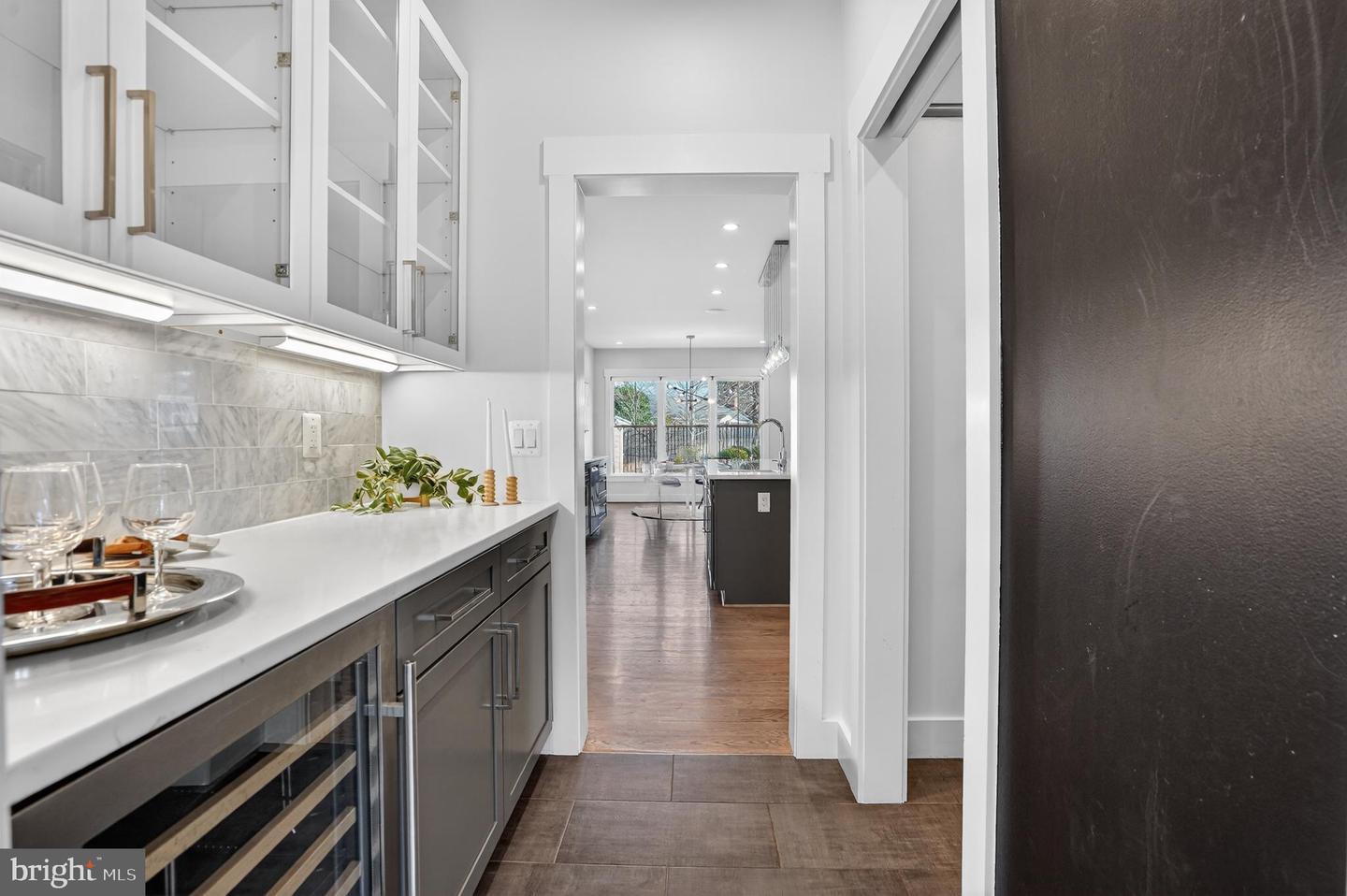 5615 35TH RD N, ARLINGTON, Virginia 22207, 6 Bedrooms Bedrooms, ,6 BathroomsBathrooms,Residential,For sale,5615 35TH RD N,VAAR2067206 MLS # VAAR2067206