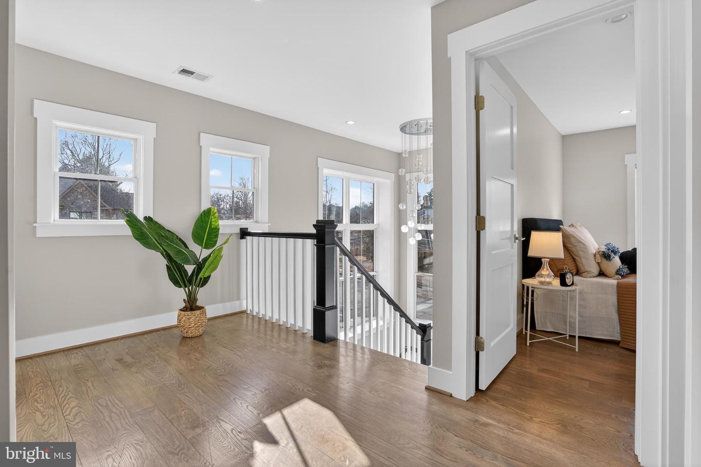 5615 35TH RD N, ARLINGTON, Virginia 22207, 6 Bedrooms Bedrooms, ,6 BathroomsBathrooms,Residential,For sale,5615 35TH RD N,VAAR2067206 MLS # VAAR2067206