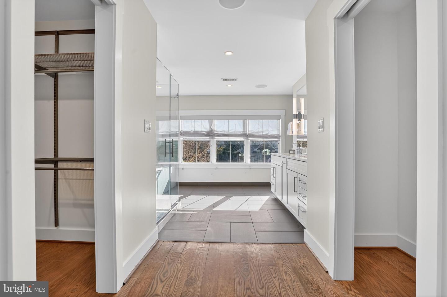 5615 35TH RD N, ARLINGTON, Virginia 22207, 6 Bedrooms Bedrooms, ,6 BathroomsBathrooms,Residential,For sale,5615 35TH RD N,VAAR2067206 MLS # VAAR2067206