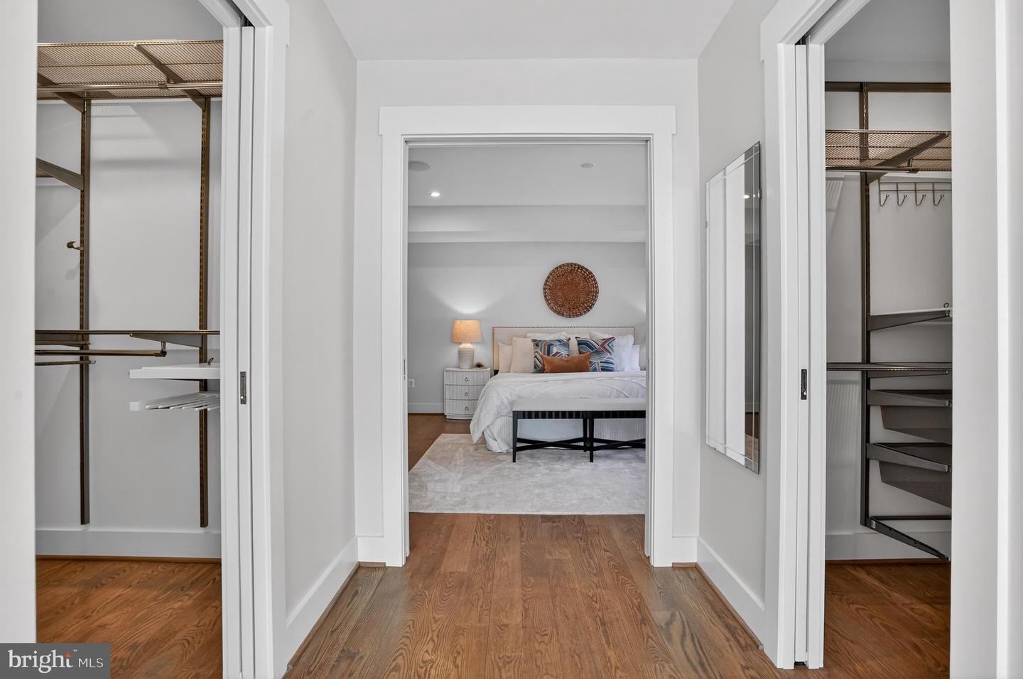 5615 35TH RD N, ARLINGTON, Virginia 22207, 6 Bedrooms Bedrooms, ,6 BathroomsBathrooms,Residential,For sale,5615 35TH RD N,VAAR2067206 MLS # VAAR2067206