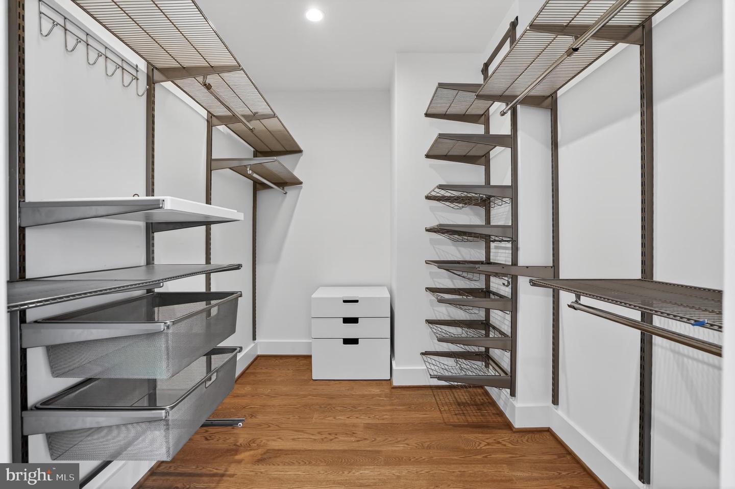 5615 35TH RD N, ARLINGTON, Virginia 22207, 6 Bedrooms Bedrooms, ,6 BathroomsBathrooms,Residential,For sale,5615 35TH RD N,VAAR2067206 MLS # VAAR2067206