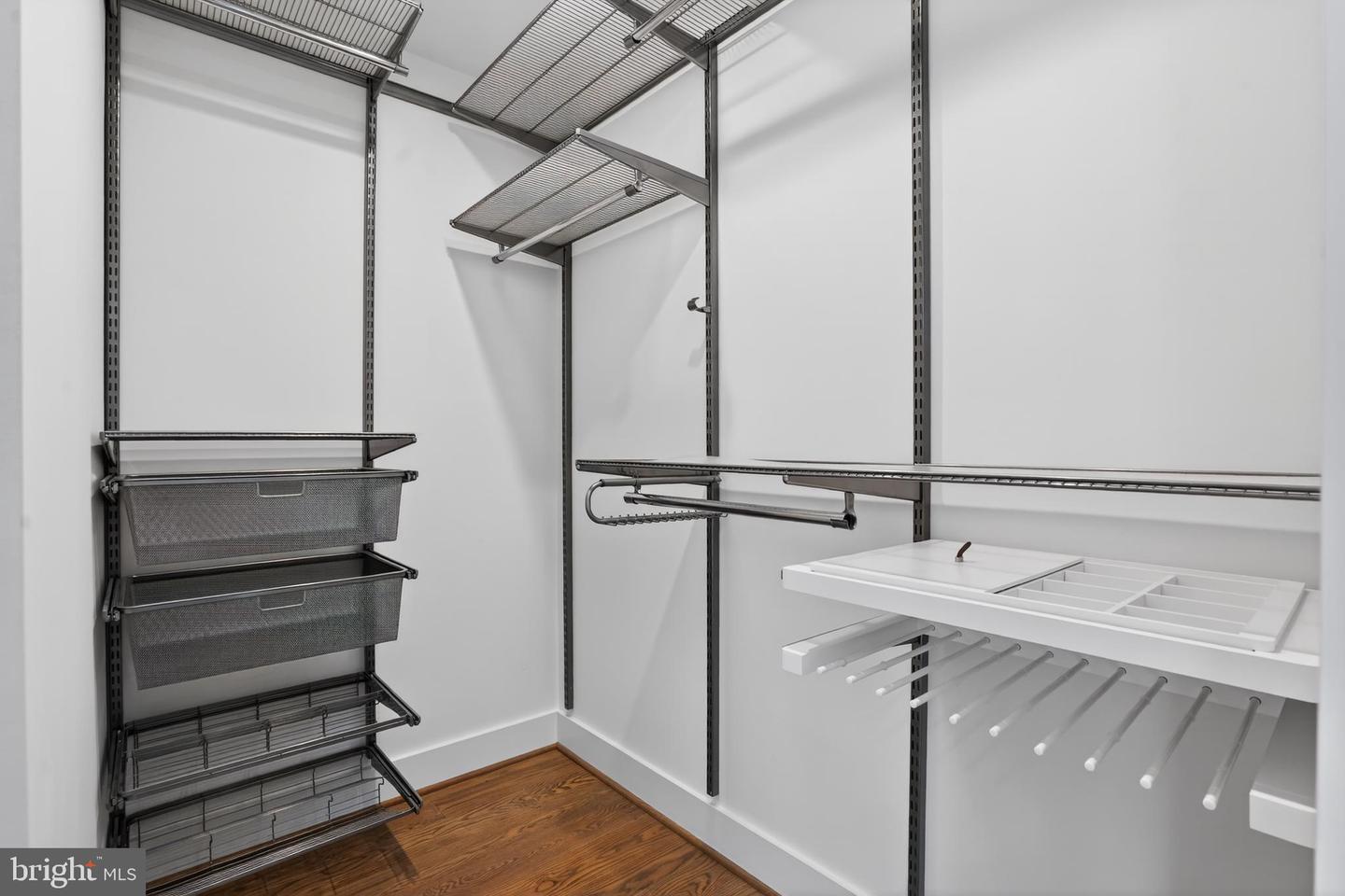 5615 35TH RD N, ARLINGTON, Virginia 22207, 6 Bedrooms Bedrooms, ,6 BathroomsBathrooms,Residential,For sale,5615 35TH RD N,VAAR2067206 MLS # VAAR2067206