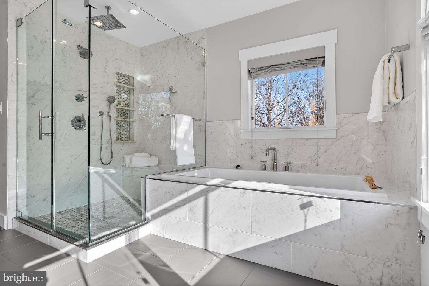 5615 35TH RD N, ARLINGTON, Virginia 22207, 6 Bedrooms Bedrooms, ,6 BathroomsBathrooms,Residential,For sale,5615 35TH RD N,VAAR2067206 MLS # VAAR2067206