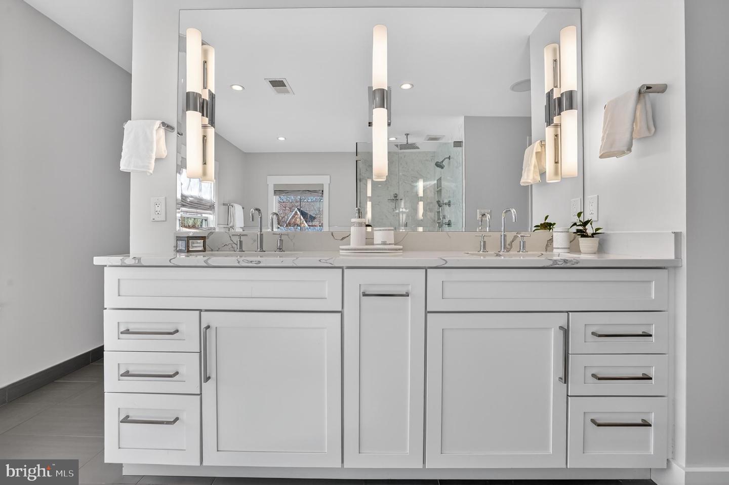 5615 35TH RD N, ARLINGTON, Virginia 22207, 6 Bedrooms Bedrooms, ,6 BathroomsBathrooms,Residential,For sale,5615 35TH RD N,VAAR2067206 MLS # VAAR2067206