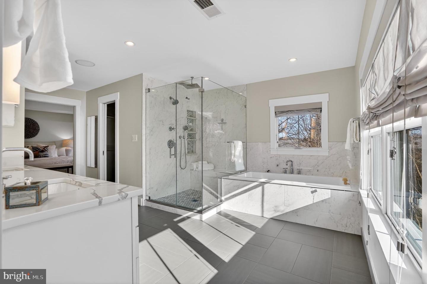 5615 35TH RD N, ARLINGTON, Virginia 22207, 6 Bedrooms Bedrooms, ,6 BathroomsBathrooms,Residential,For sale,5615 35TH RD N,VAAR2067206 MLS # VAAR2067206