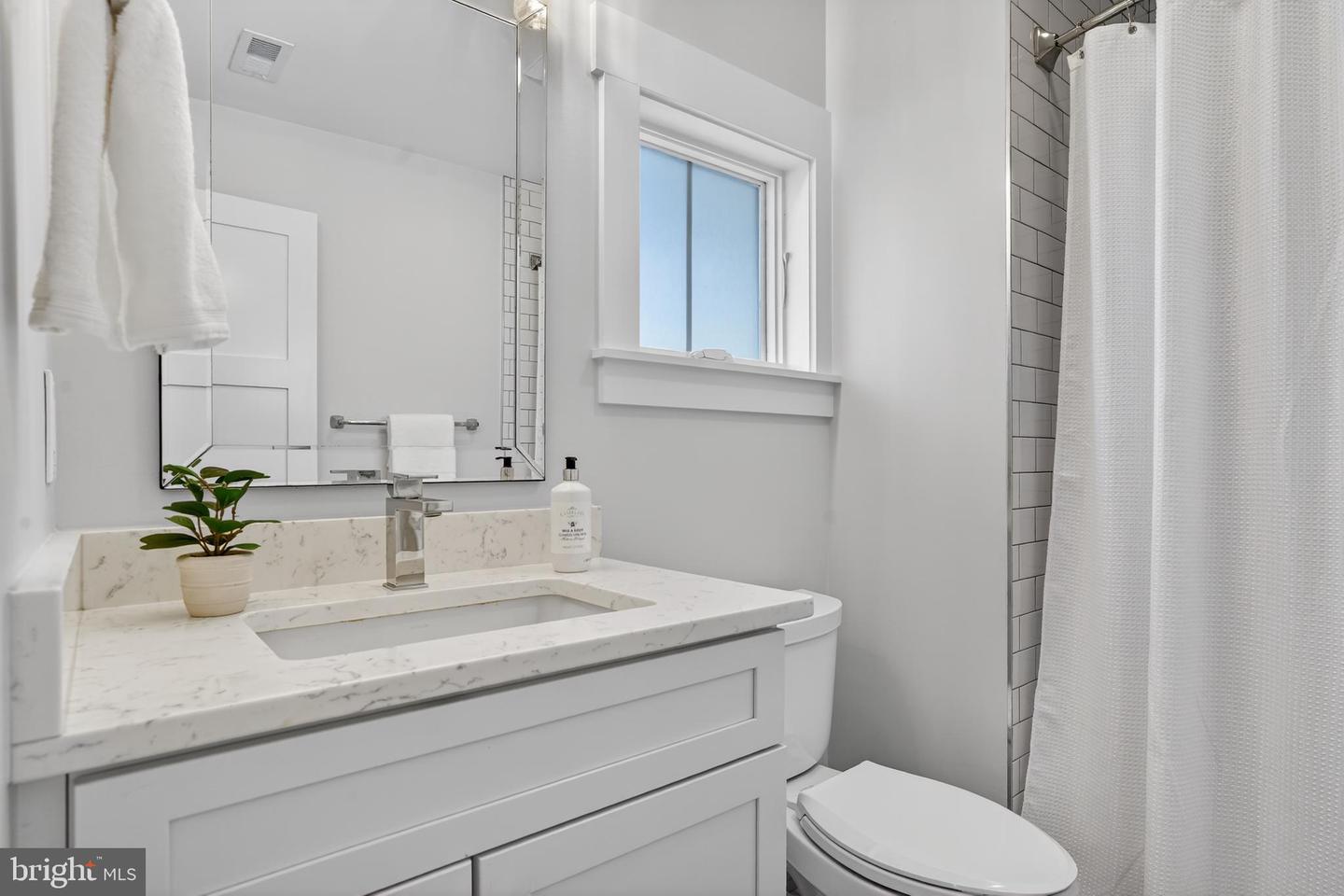 5615 35TH RD N, ARLINGTON, Virginia 22207, 6 Bedrooms Bedrooms, ,6 BathroomsBathrooms,Residential,For sale,5615 35TH RD N,VAAR2067206 MLS # VAAR2067206