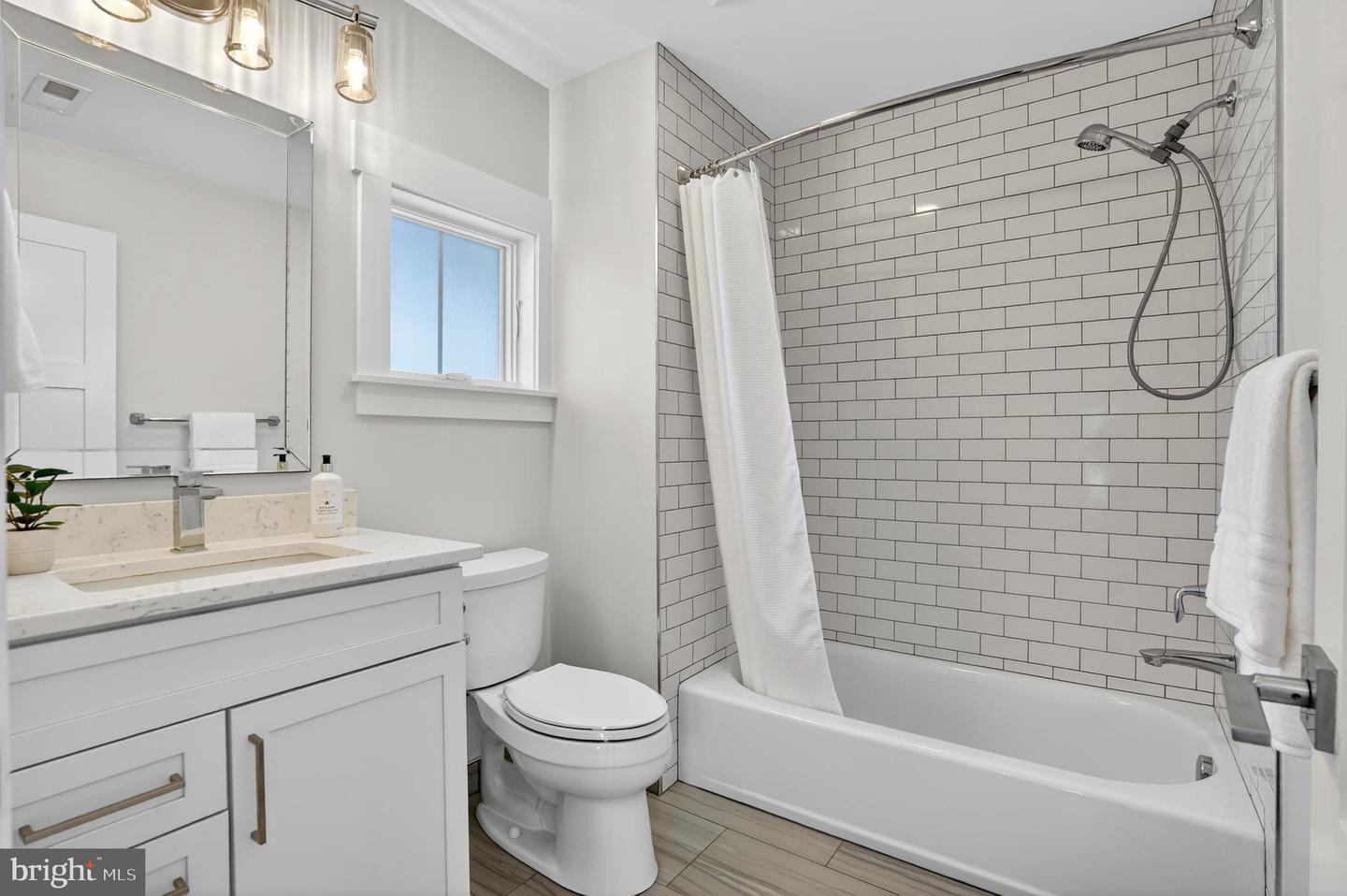 5615 35TH RD N, ARLINGTON, Virginia 22207, 6 Bedrooms Bedrooms, ,6 BathroomsBathrooms,Residential,For sale,5615 35TH RD N,VAAR2067206 MLS # VAAR2067206