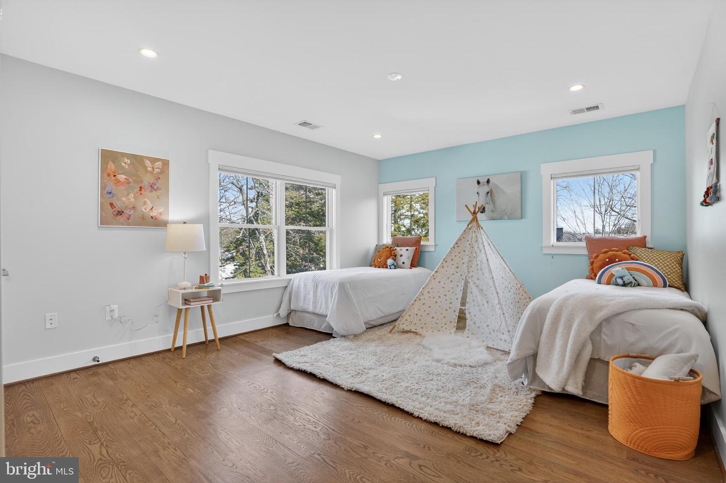 5615 35TH RD N, ARLINGTON, Virginia 22207, 6 Bedrooms Bedrooms, ,6 BathroomsBathrooms,Residential,For sale,5615 35TH RD N,VAAR2067206 MLS # VAAR2067206