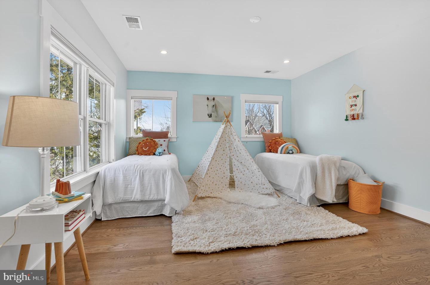 5615 35TH RD N, ARLINGTON, Virginia 22207, 6 Bedrooms Bedrooms, ,6 BathroomsBathrooms,Residential,For sale,5615 35TH RD N,VAAR2067206 MLS # VAAR2067206