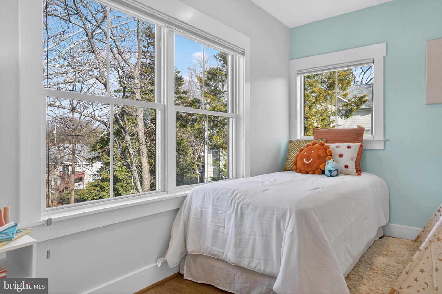 5615 35TH RD N, ARLINGTON, Virginia 22207, 6 Bedrooms Bedrooms, ,6 BathroomsBathrooms,Residential,For sale,5615 35TH RD N,VAAR2067206 MLS # VAAR2067206