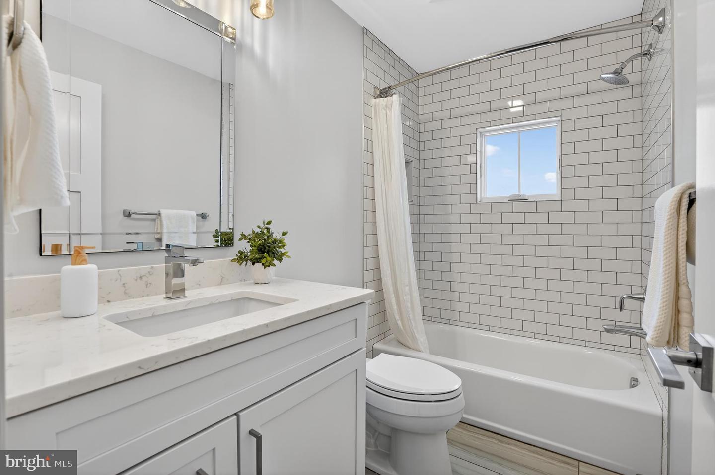 5615 35TH RD N, ARLINGTON, Virginia 22207, 6 Bedrooms Bedrooms, ,6 BathroomsBathrooms,Residential,For sale,5615 35TH RD N,VAAR2067206 MLS # VAAR2067206