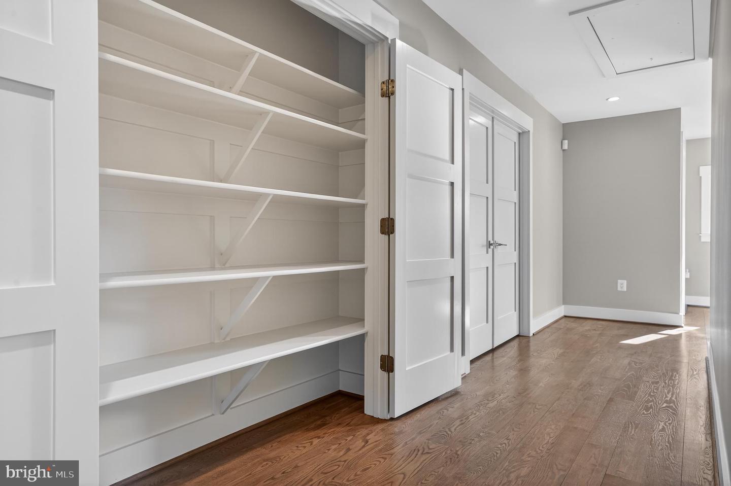 5615 35TH RD N, ARLINGTON, Virginia 22207, 6 Bedrooms Bedrooms, ,6 BathroomsBathrooms,Residential,For sale,5615 35TH RD N,VAAR2067206 MLS # VAAR2067206