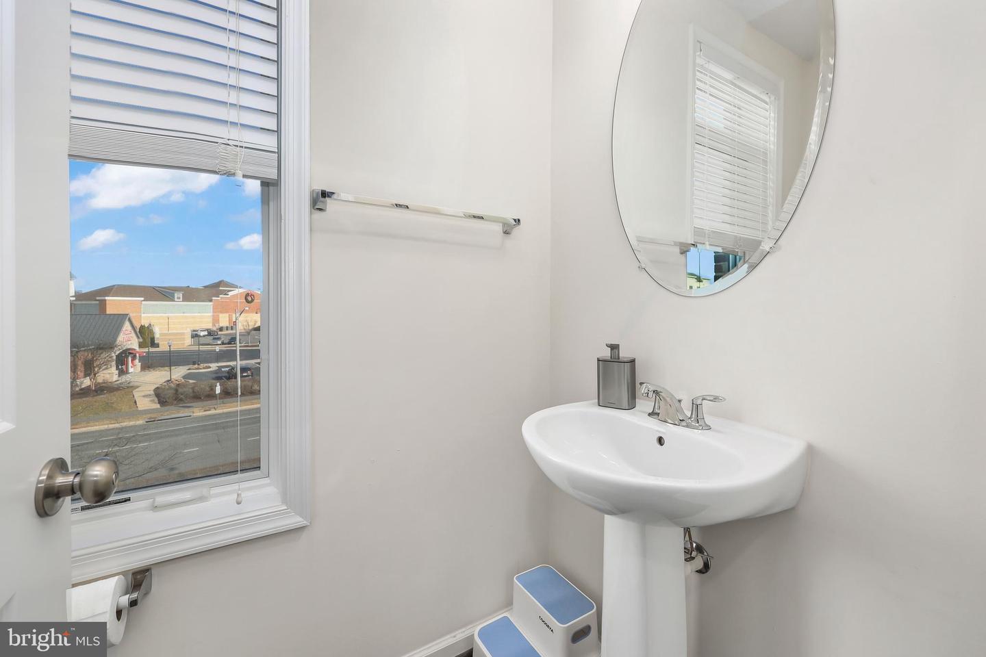 1426 RIBBON LIMESTONE TER SE, LEESBURG, Virginia 20175, 3 Bedrooms Bedrooms, 6 Rooms Rooms,2 BathroomsBathrooms,Residential,For sale,1426 RIBBON LIMESTONE TER SE,VALO2113180 MLS # VALO2113180