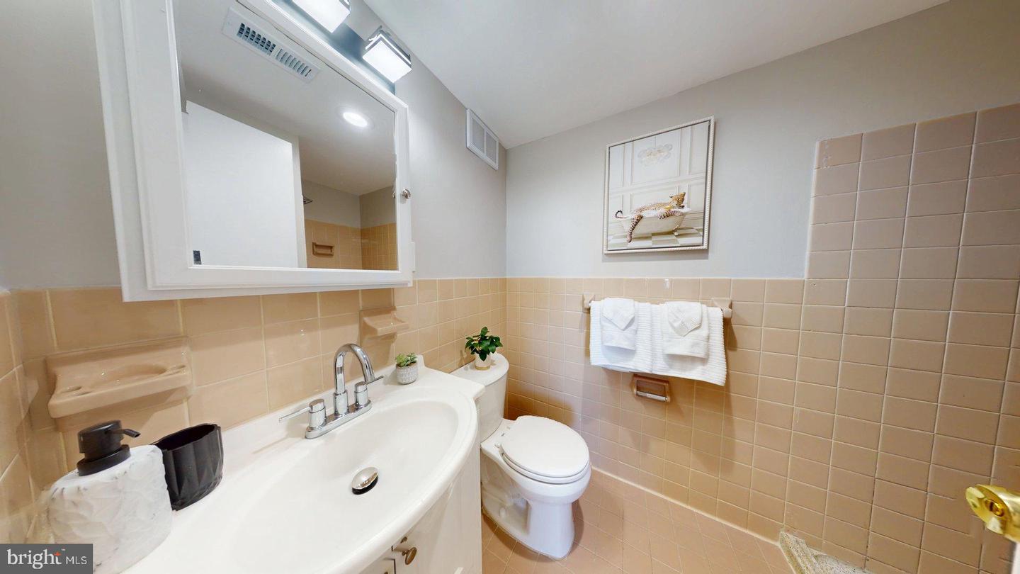 5340 HOLMES RUN PKWY #1215, ALEXANDRIA, Virginia 22304, 2 Bedrooms Bedrooms, ,2 BathroomsBathrooms,Residential,For sale,5340 HOLMES RUN PKWY #1215,VAAX2052774 MLS # VAAX2052774