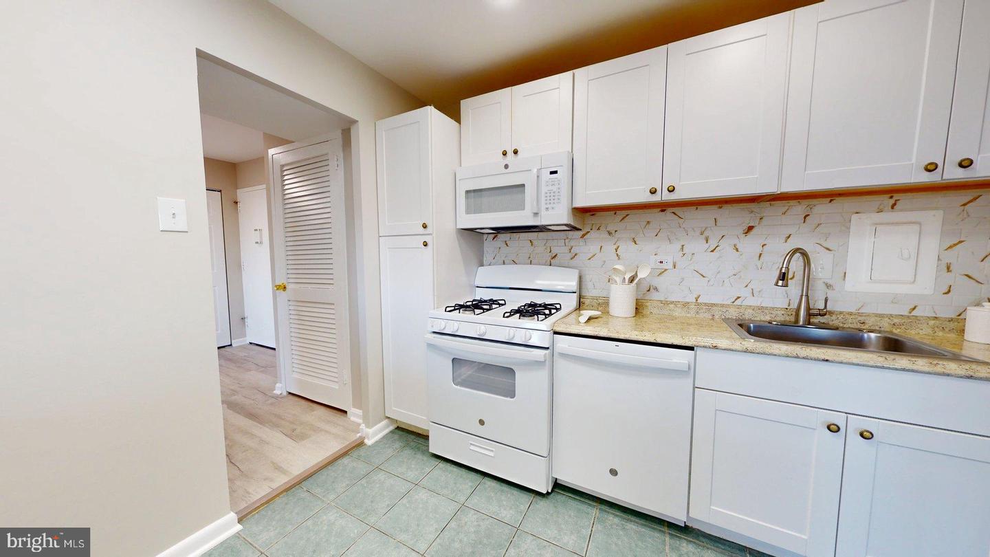 5340 HOLMES RUN PKWY #1215, ALEXANDRIA, Virginia 22304, 2 Bedrooms Bedrooms, ,2 BathroomsBathrooms,Residential,For sale,5340 HOLMES RUN PKWY #1215,VAAX2052774 MLS # VAAX2052774