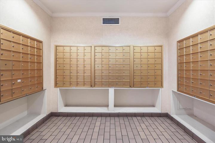 5340 HOLMES RUN PKWY #1215, ALEXANDRIA, Virginia 22304, 2 Bedrooms Bedrooms, ,2 BathroomsBathrooms,Residential,For sale,5340 HOLMES RUN PKWY #1215,VAAX2052774 MLS # VAAX2052774