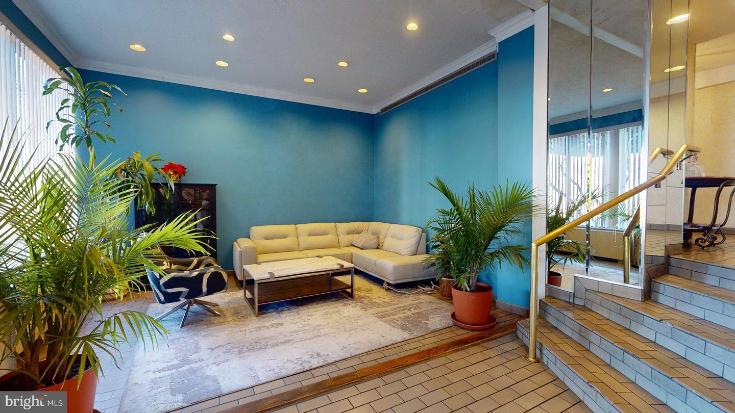 5340 HOLMES RUN PKWY #1215, ALEXANDRIA, Virginia 22304, 2 Bedrooms Bedrooms, ,2 BathroomsBathrooms,Residential,For sale,5340 HOLMES RUN PKWY #1215,VAAX2052774 MLS # VAAX2052774