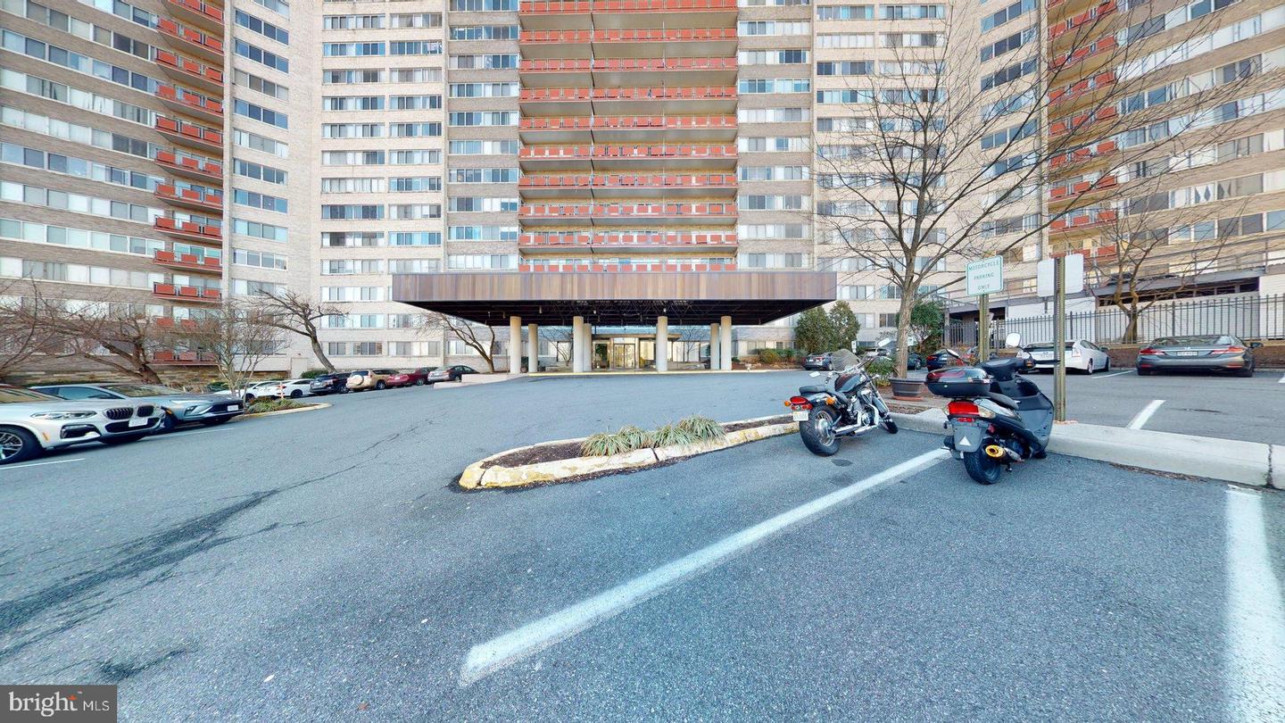 5340 HOLMES RUN PKWY #1215, ALEXANDRIA, Virginia 22304, 2 Bedrooms Bedrooms, ,2 BathroomsBathrooms,Residential,For sale,5340 HOLMES RUN PKWY #1215,VAAX2052774 MLS # VAAX2052774