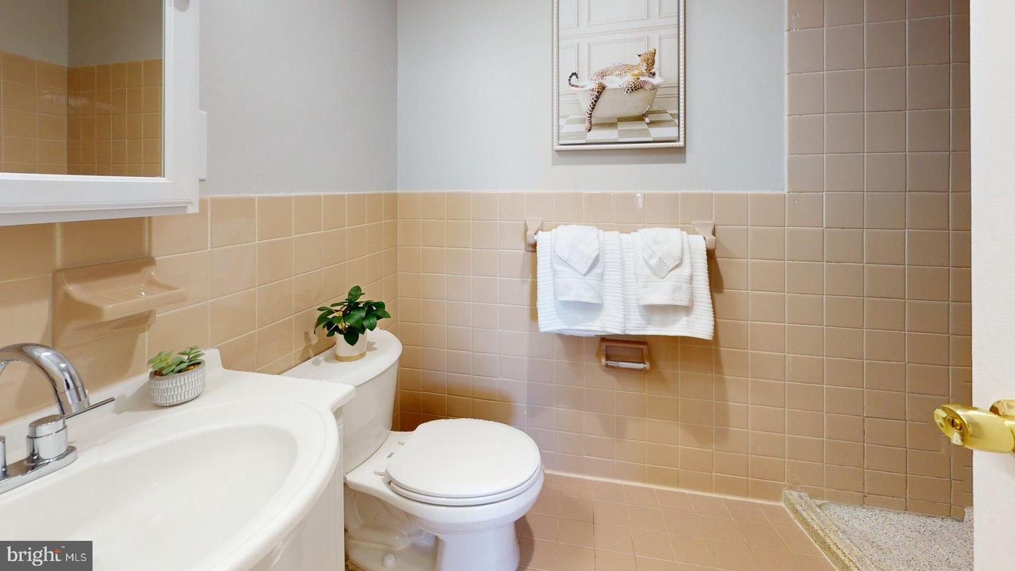 5340 HOLMES RUN PKWY #1215, ALEXANDRIA, Virginia 22304, 2 Bedrooms Bedrooms, ,2 BathroomsBathrooms,Residential,For sale,5340 HOLMES RUN PKWY #1215,VAAX2052774 MLS # VAAX2052774