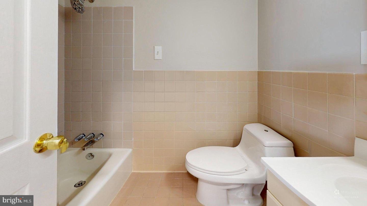 5340 HOLMES RUN PKWY #1215, ALEXANDRIA, Virginia 22304, 2 Bedrooms Bedrooms, ,2 BathroomsBathrooms,Residential,For sale,5340 HOLMES RUN PKWY #1215,VAAX2052774 MLS # VAAX2052774