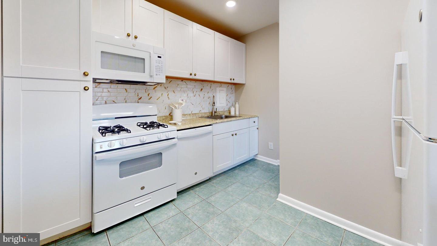 5340 HOLMES RUN PKWY #1215, ALEXANDRIA, Virginia 22304, 2 Bedrooms Bedrooms, ,2 BathroomsBathrooms,Residential,For sale,5340 HOLMES RUN PKWY #1215,VAAX2052774 MLS # VAAX2052774