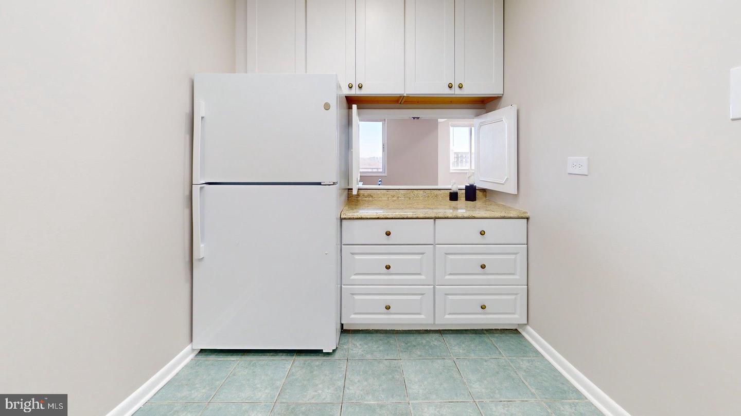 5340 HOLMES RUN PKWY #1215, ALEXANDRIA, Virginia 22304, 2 Bedrooms Bedrooms, ,2 BathroomsBathrooms,Residential,For sale,5340 HOLMES RUN PKWY #1215,VAAX2052774 MLS # VAAX2052774