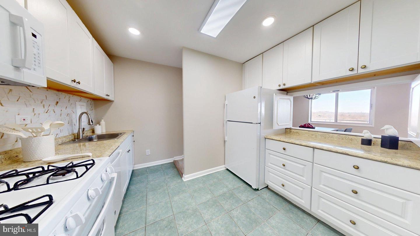 5340 HOLMES RUN PKWY #1215, ALEXANDRIA, Virginia 22304, 2 Bedrooms Bedrooms, ,2 BathroomsBathrooms,Residential,For sale,5340 HOLMES RUN PKWY #1215,VAAX2052774 MLS # VAAX2052774