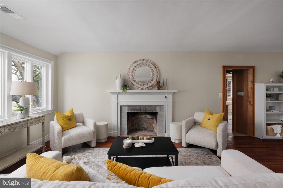 7953 BOLLING DR, ALEXANDRIA, Virginia 22308, 3 Bedrooms Bedrooms, ,2 BathroomsBathrooms,Residential,For sale,7953 BOLLING DR,VAFX2283836 MLS # VAFX2283836