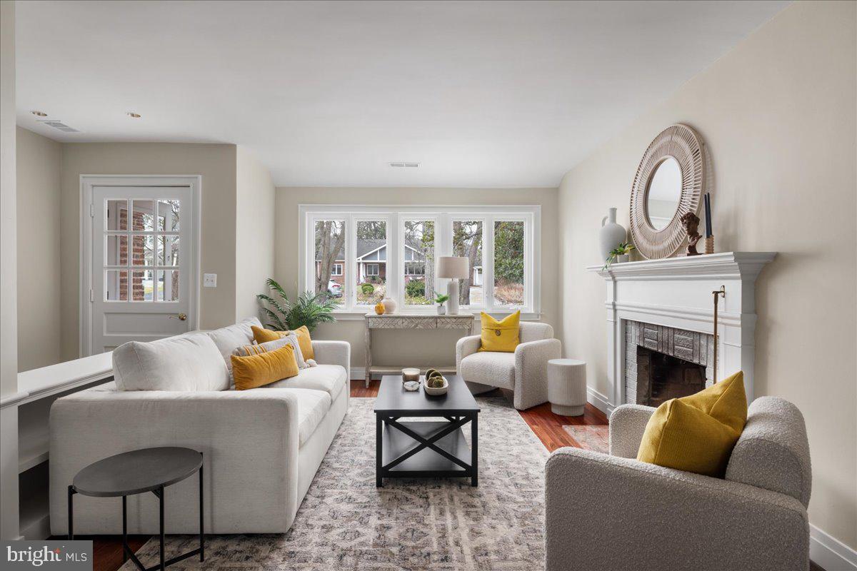 7953 BOLLING DR, ALEXANDRIA, Virginia 22308, 3 Bedrooms Bedrooms, ,2 BathroomsBathrooms,Residential,For sale,7953 BOLLING DR,VAFX2283836 MLS # VAFX2283836