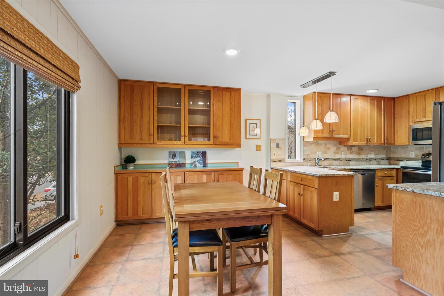 10518 ACACIA LN, FAIRFAX, Virginia 22032, 4 Bedrooms Bedrooms, ,3 BathroomsBathrooms,Residential,For sale,10518 ACACIA LN,VAFX2283930 MLS # VAFX2283930